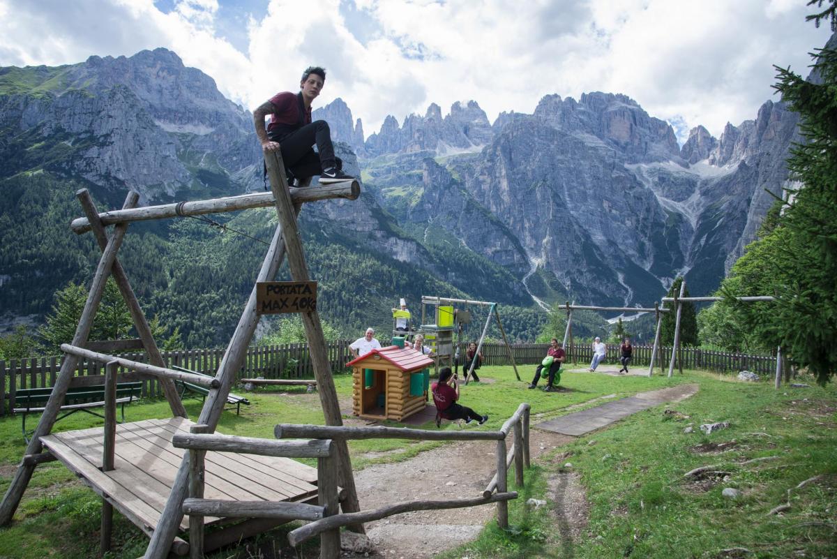 Molveno in estate Paganella Dolomiti