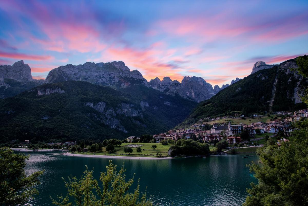 Molveno in estate Paganella Dolomiti